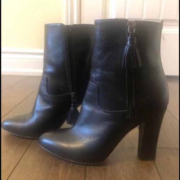 Brandnew Sarah Jessica Parker(SJP) Handmade in Italy black leather ankle boots. - Picture 5 of 10